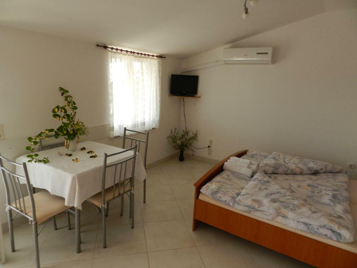 Apartmani Lucija Jurkovic Malinska Extérieur photo