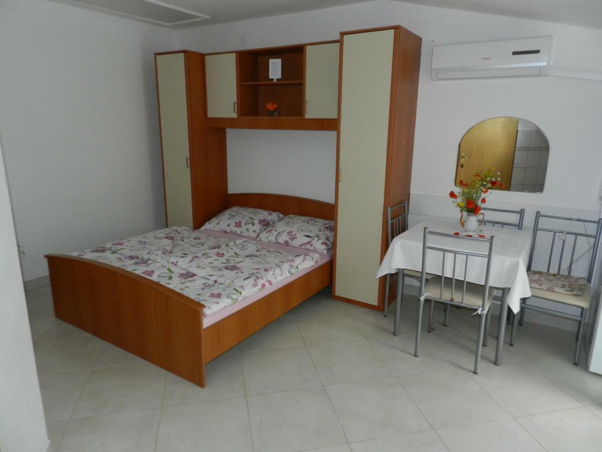 Apartmani Lucija Jurkovic Malinska Extérieur photo